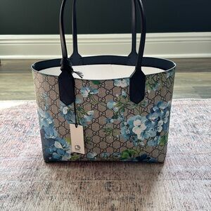 Gucci GG Supreme Monogram Blooms Small Tote